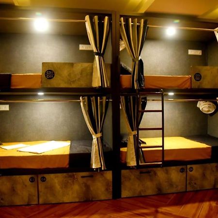 Charyana Hotel Ac Dormitory Ahmedabad Esterno foto