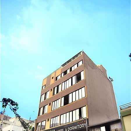 Charyana Hotel Ac Dormitory Ahmedabad Esterno foto