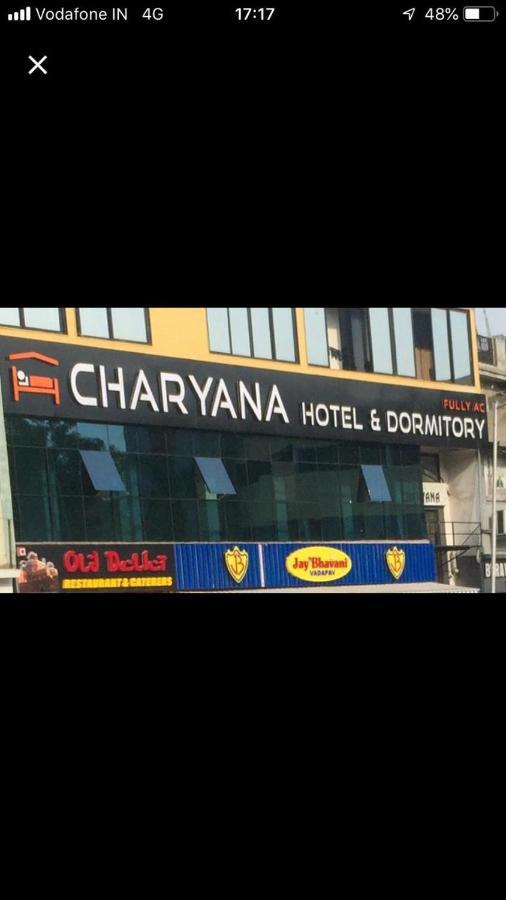 Charyana Hotel Ac Dormitory Ahmedabad Esterno foto