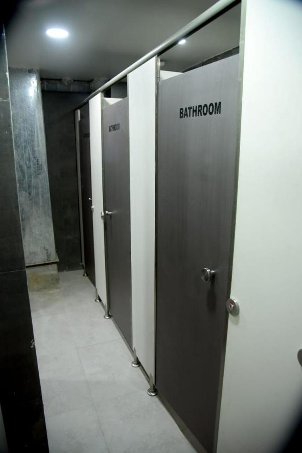Charyana Hotel Ac Dormitory Ahmedabad Esterno foto