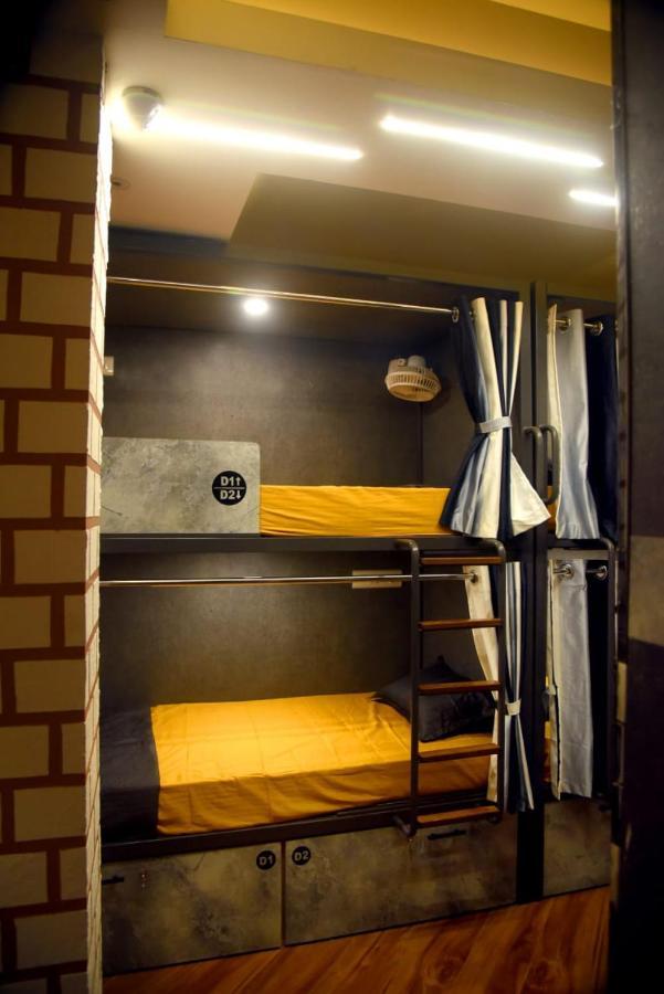Charyana Hotel Ac Dormitory Ahmedabad Esterno foto