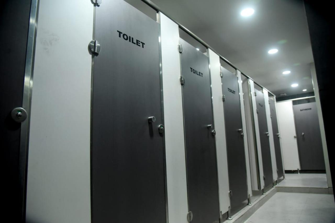 Charyana Hotel Ac Dormitory Ahmedabad Esterno foto