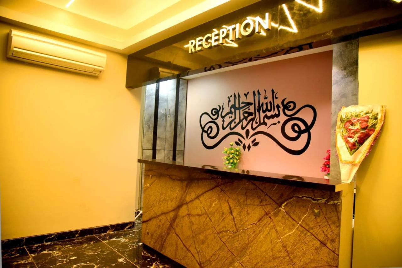 Charyana Hotel Ac Dormitory Ahmedabad Esterno foto