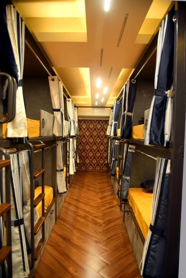 Charyana Hotel Ac Dormitory Ahmedabad Esterno foto