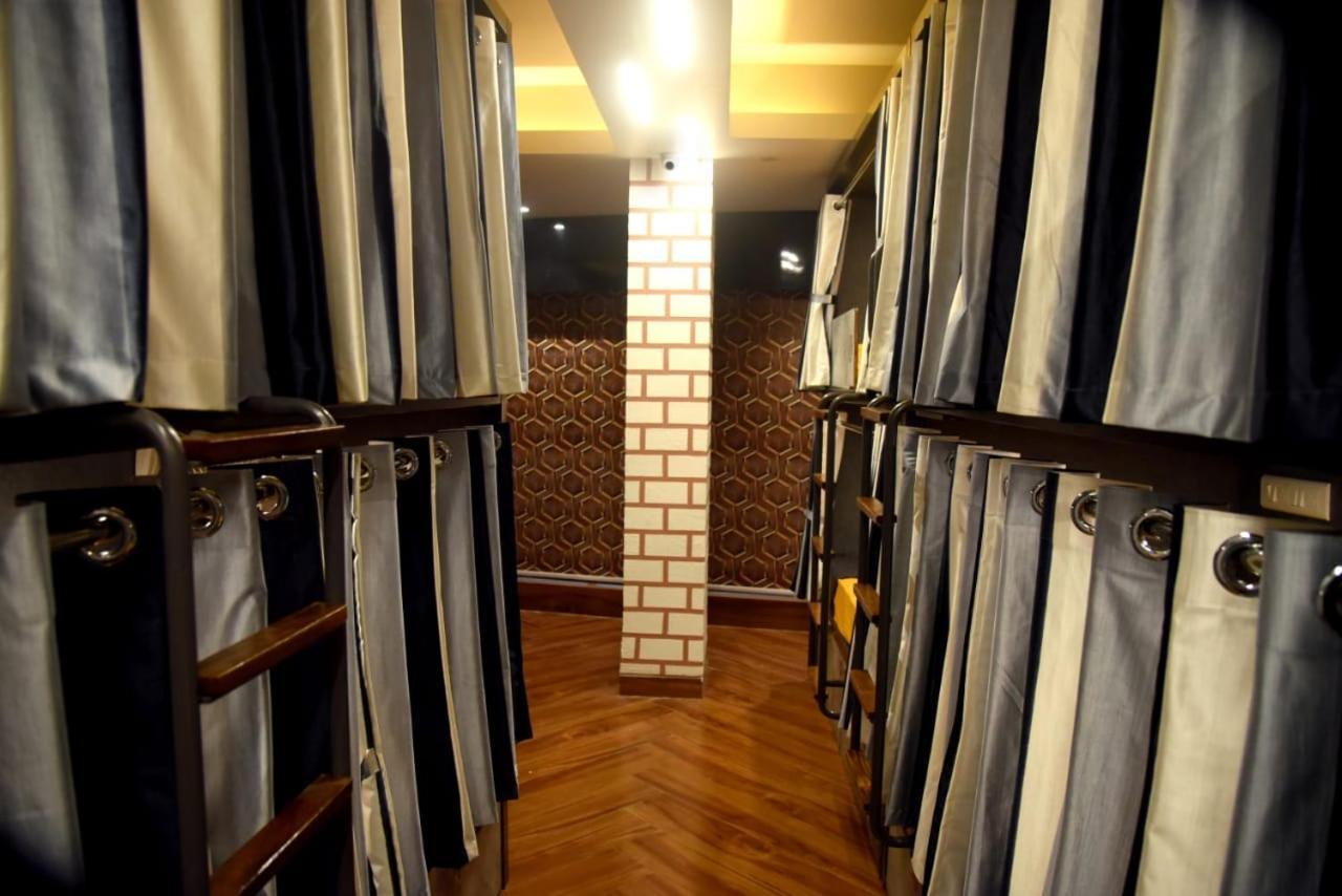 Charyana Hotel Ac Dormitory Ahmedabad Esterno foto