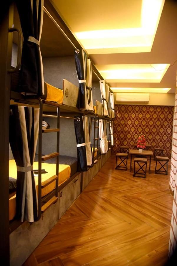 Charyana Hotel Ac Dormitory Ahmedabad Esterno foto