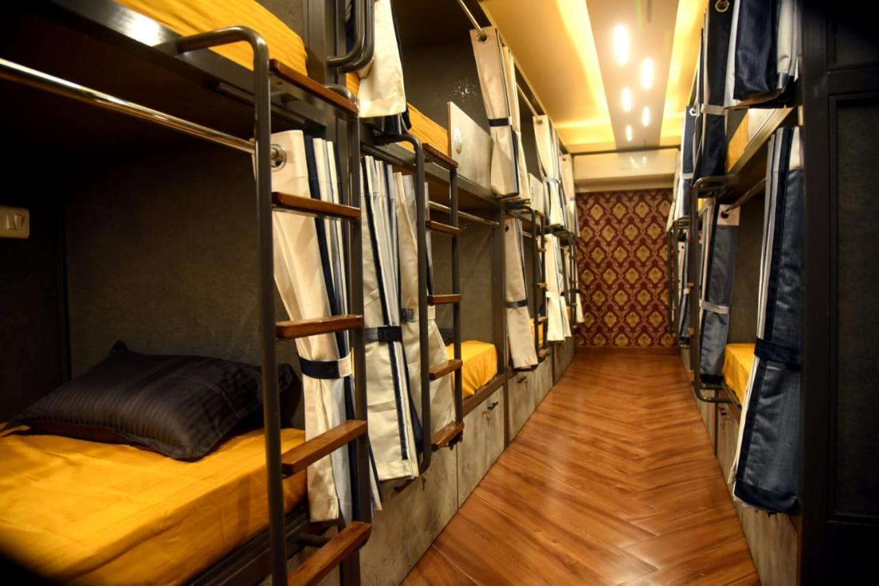 Charyana Hotel Ac Dormitory Ahmedabad Esterno foto