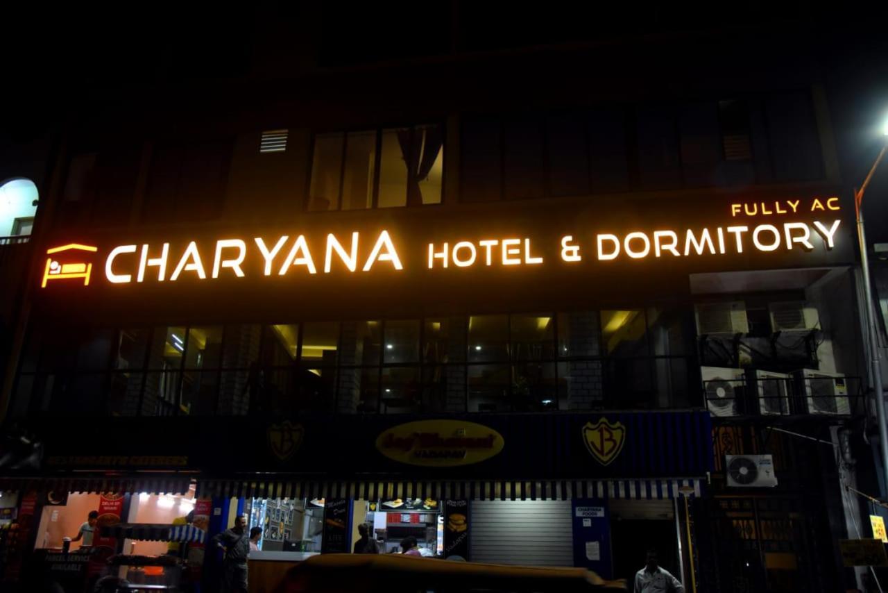 Charyana Hotel Ac Dormitory Ahmedabad Esterno foto