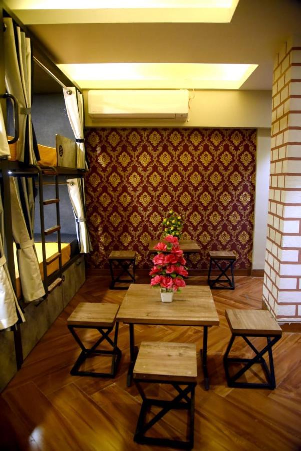 Charyana Hotel Ac Dormitory Ahmedabad Esterno foto